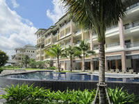Condominum main building and pool area - Condominium Black Mountain Golf Resort Hua Hin