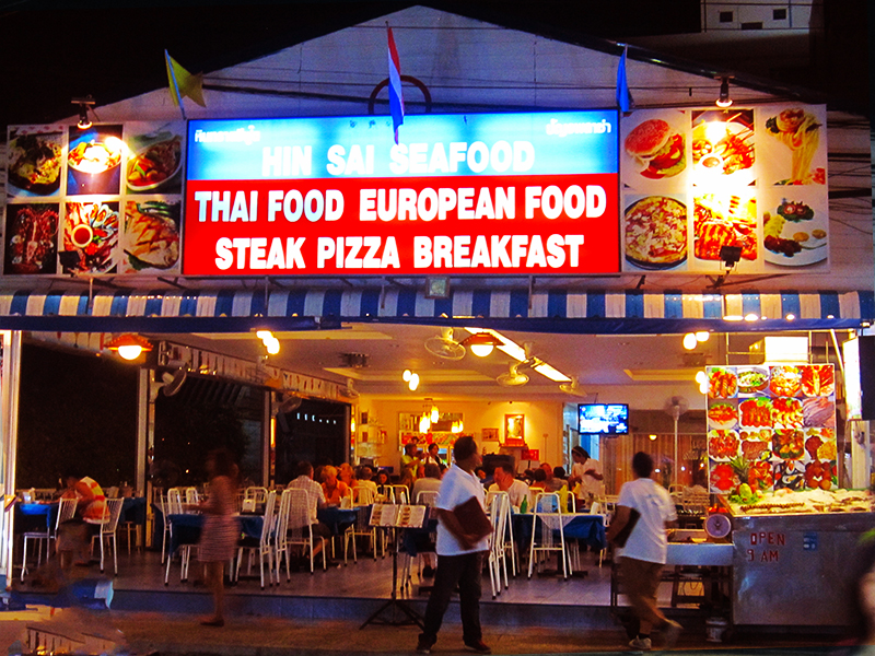 Seafood ravintola iltamarkkinoiden päässä Hua Hin Thaimaa | Seafood restaurant at the end of night market - Hua Hin Thailand